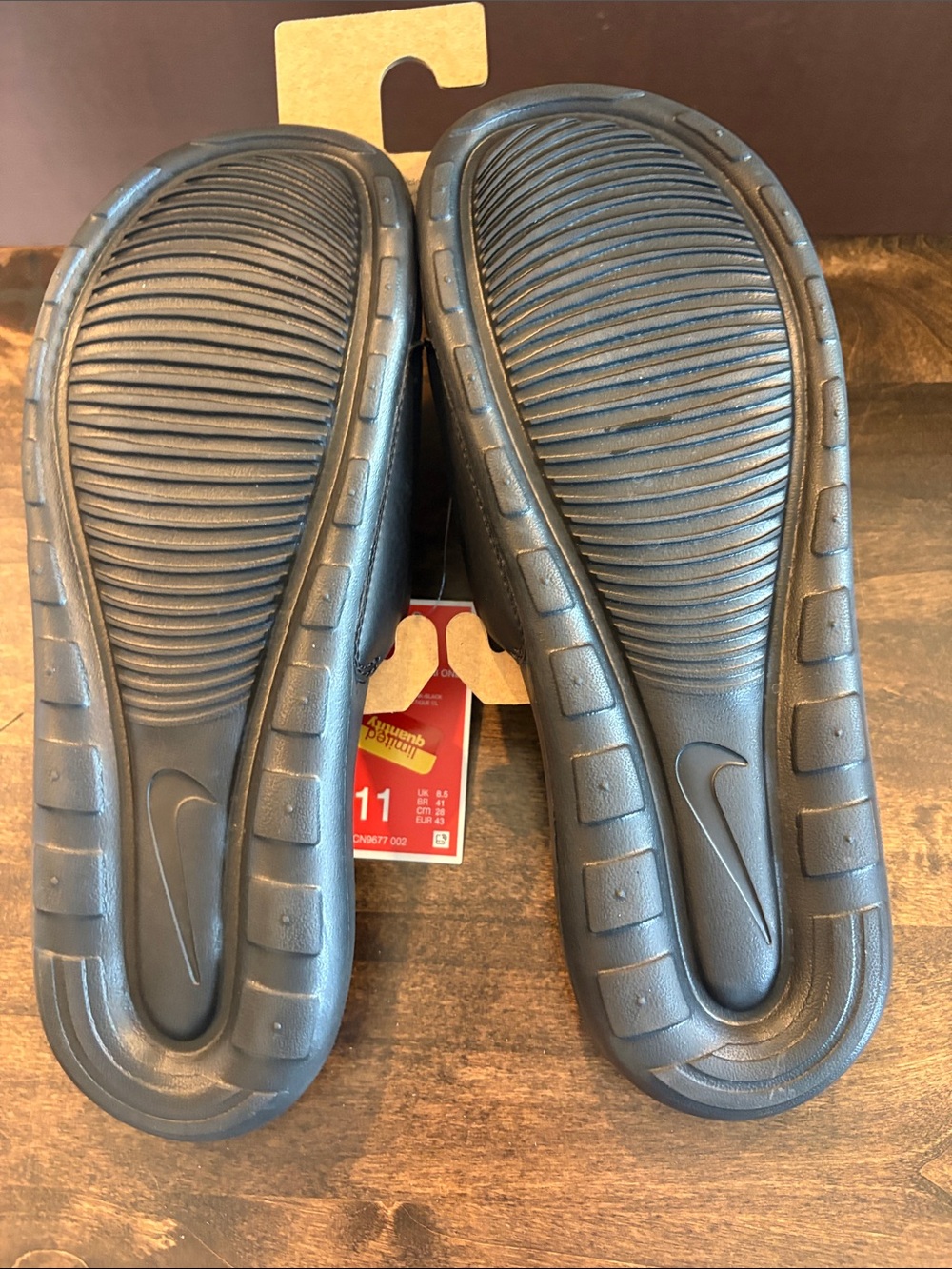 Nike Black Victori One Slide Sandals with Pink Logo - NWT, women’s size 11 - Picture 3 of 3